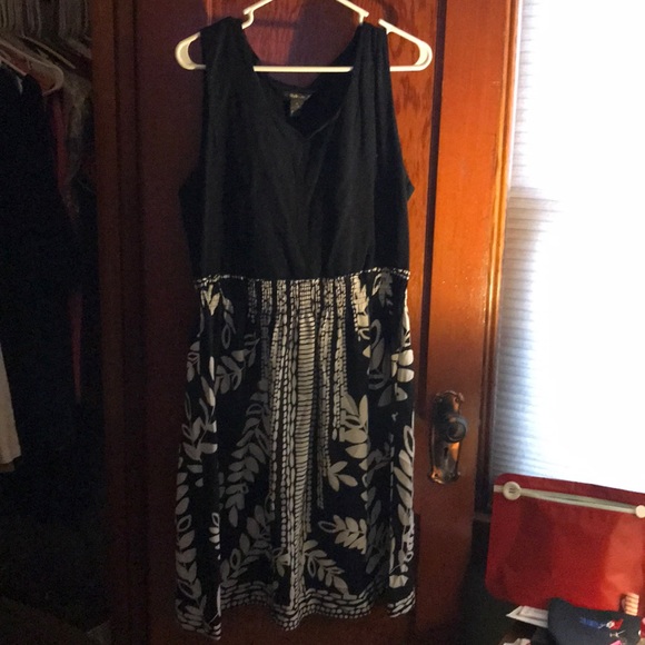 Dress - Picture 1 of 5